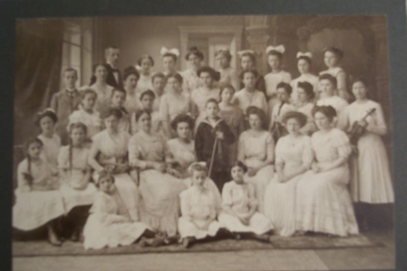 Musikschule Breslau  Original Gruppenfoto von jungen MusikschÃ¼lerinnen 