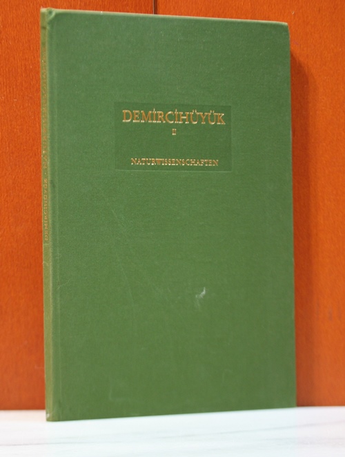 Korfmann, Manfred:  Demircihüyük- Die Ergebnisse der Ausgrabungen 1975 - 1978. Band II:  Naturwissenschaftliche Untersuchungen Herausgegeben von Manfred Korfmann. 