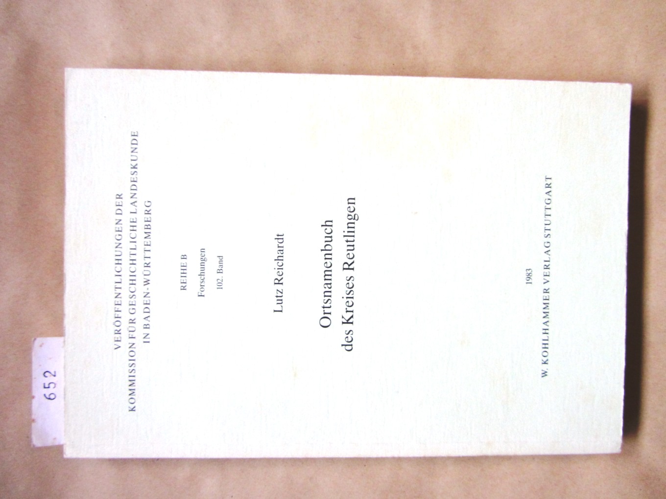 Reichardt, Lutz:  Ortsnamenbuch des Kreises Reutlingen. ("Veröff.der Kommission für geschichtliche Landeskunde in Baden-Württemberg", 102) 
