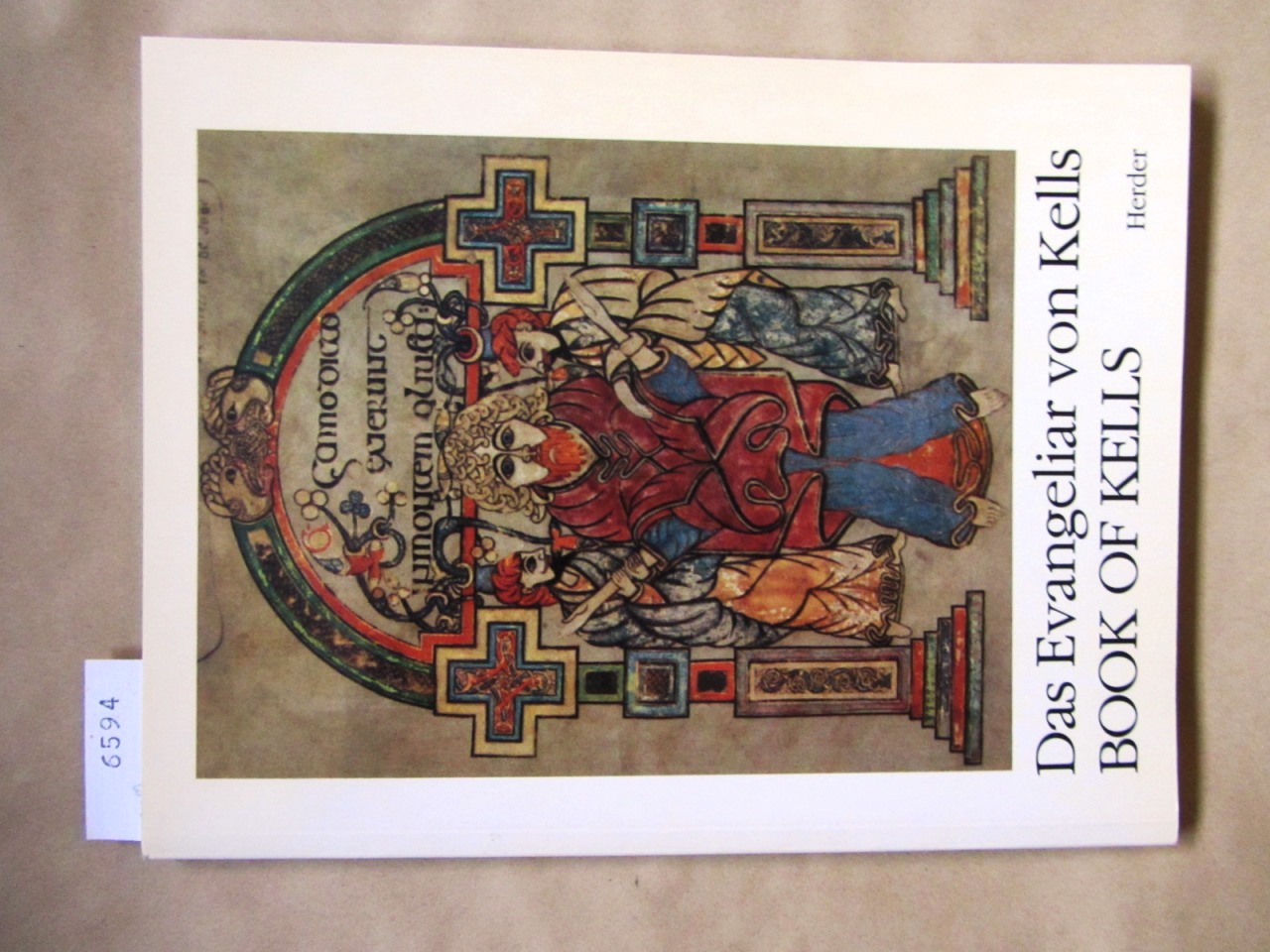 Brown, Peter:  Das Evangeliar von Kells. Book of Kells. Ein Meisterwerk frühirischer Buchmalerei. Mit 48 Farbtafeln und 9 Schwarzweiß-Abbildungen aus dem Manuskript des Trinity College, Dublin. 