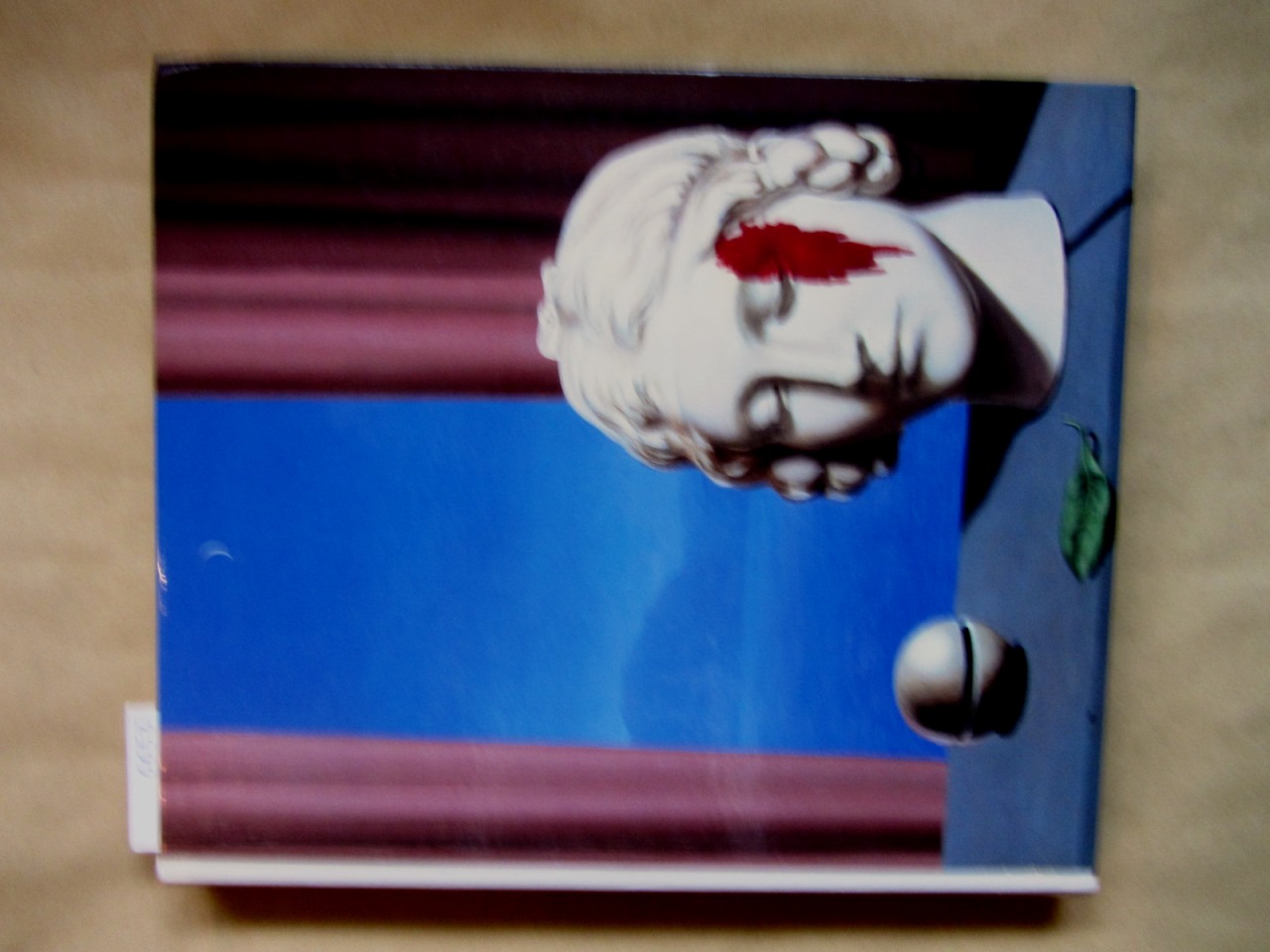   René Magritte. Katalog zur Ausstellung in der Kunsthalle der Hypo-Kulturstiftung. Mit Einleitung und Texten von Wieland Schmied, Camille Goemans, Marcel Marien u.a. 