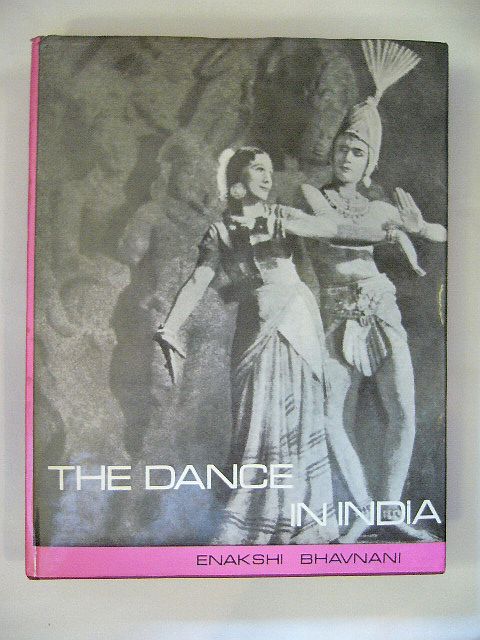 Enakshi Bhavnani. The Dance in India. The Origine and History, Foundations , the Art and Science of the Dance in India - Classical , Folk and Tribal . With 8 Illustrations in Colour, 415 in Monochrome Halftone and Over 300 Line Drawings.
