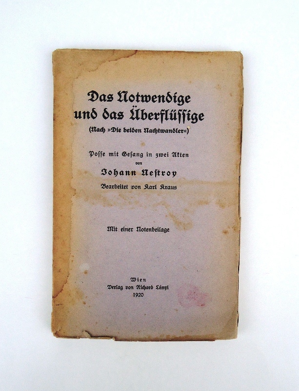 Kraus, Karl (Bearbeitung)  Das Notwendige und das Überflüssige (Nach "Die beiden Nachtwandler"). Posse mit Gesang in zwei Akten von Johann Nestroy. Mit einer Notenbeilage. 