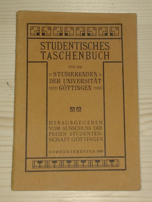 N.N.:  Studentisches Taschenbuch für die Studierenden der Universität Göttingen. Herausgegeben vom Ausschuss der Freien Studentenschaft Göttingen. Sommersemester 1909. 