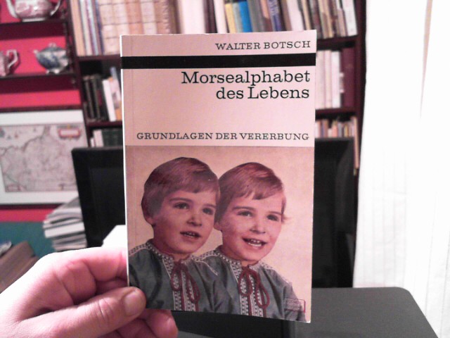 Botsch, Walter:  Morsealphabet des Lebens. Grundlagen der Vererbung. Kosmos. Gesellschaft der Naturfreunde. Die Kosmos Bibliothek 245. 