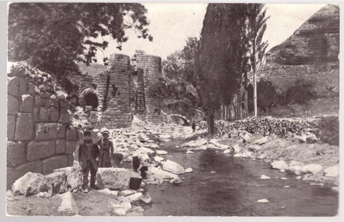   Ansichtskarte Die Türkei im Weltkriege. Feldpostkarte (Die altrömische Burgmauer von Aman) 