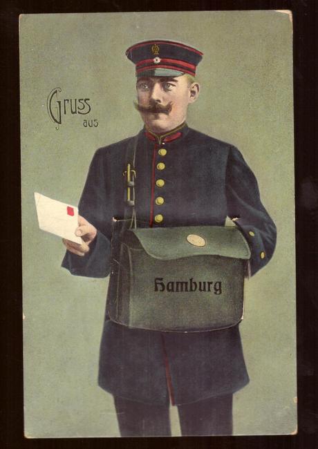   Ansichtskarte AK Gruss aus Hamburg, Briefträger mit Tasche und darin Leporello mit Bildern v. Hamburg 