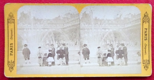 ohne Angaben  Original Stereoskopie.-Fotografie (Stereobild. Stereophotographie). Palais Royal (Brunnen und spielende Kinder) 