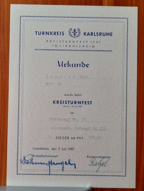   URKUNDE "für Emil Leopold KTV 46. 3 Sieger im 3-Kampf beim Kreisturnfest 6.-8. Juli 1957 im Wettkampf Nr. 17, Liedolsheim 1957" 