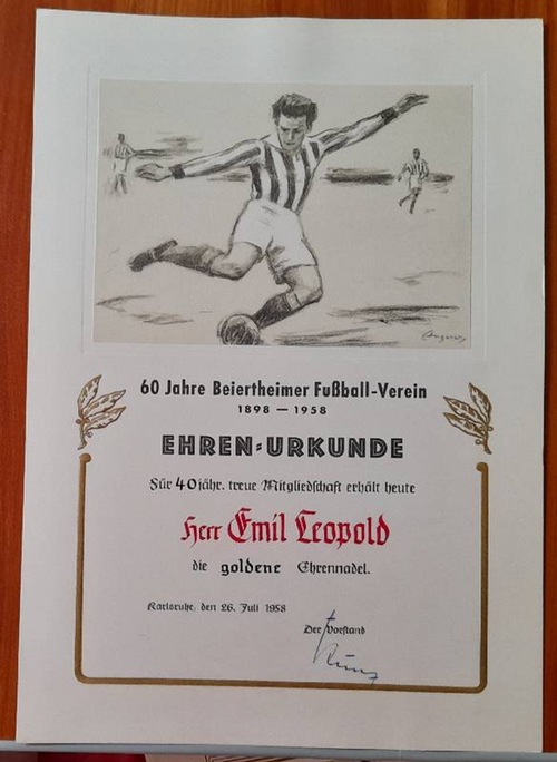   EHRENURKUNDE für Emil Leopold für 40jährige Mitgliedschaft beim Beiertheimer Fußballverein 1898 e.V., Karlsruhe 26. Juli 1958 (60 Jahre Beiertheimer Fußball-Verein 1898-1958) 