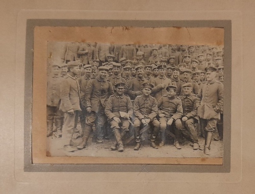 Mayrhofer, Josef  Originalfotografie hinten beschriftet: "8. Komp. März 1915; x Onkel Mayrhofer, Hauptmann im kgl. bayr. 21. Infanterie Regiment, 8. Komp. 1915, gefallen am 8. April 1915 in Bois Brule bei Woinville 