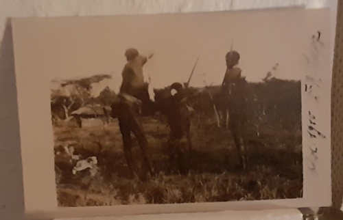   Ansichtskarte AK / Fotopostkarte "Eingeborene Jäger aus den Steppen im Nordosten von Deutsch-Ostafrika" 