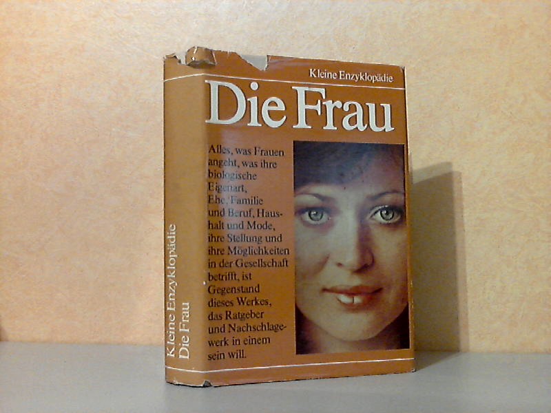 Uhlmann, Irene;  Kleine Enzyklopädie - Die Frau Mit 400 Strichzeichnungen und 170 Fotos aus 48 Schwarzweiß- und 16 Farbtafeln. 