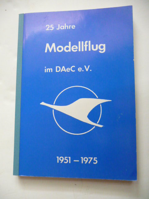 Petersen, Berthold und Werner Thies (Hg.)  25 Jahre Modellflug im DAeC. - Eine Dokumentation des Modellflugsports der Jahre 1951-1975 mit einer Einführung in die Geschichte des Modellflugs vom Beginn bis zur Gegenwart. 