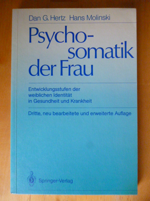 Hertz, Dan G. und Hans Molinski.  Psychosomatik der Frau. Entwicklungsstufen der weiblichen Identität in Gesundheit und Krankheit. 