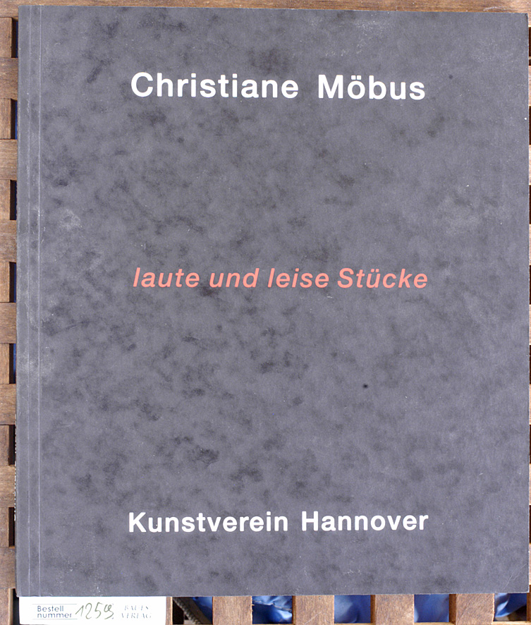 Möbus, Christiane und Silke [Hrsg.] Boerma.  Christiane Möbus : laute und leise Stücke. Ausstellungskatalog. 13. September - 9. November 1997 / hrsg. vom Kunstverein Hannover 