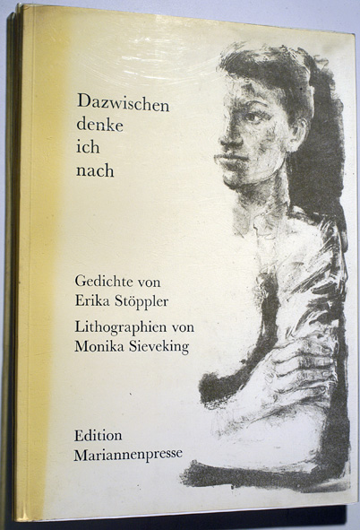Stöppler, Erika und Monika [Ill.] Sieveking.  Dazwischen denke ich nach : [Gedichte]. Erika Stöppler. Monika Sieveking. [Hrsg. Neue Ges. für Literatur e.V.], Edition Mariannenpresse ; [6] 