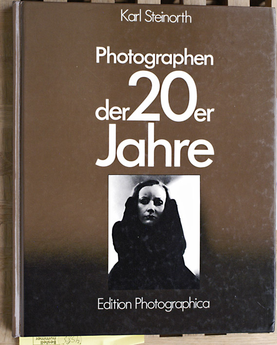 Steinorth, Karl.  Photographen der 20er [zwanziger] Jahre. Karl Steinorth. Mit einer Einführung von Beaumont Newhall 