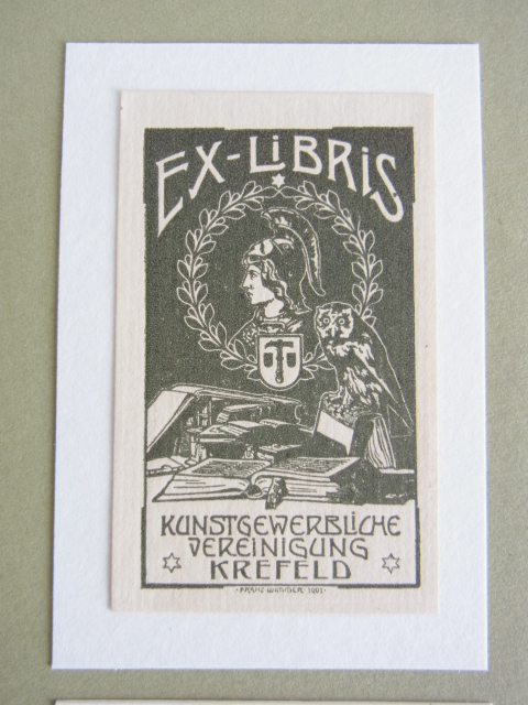 Wimmer, Franz:  Exlibris für Kunstgewerbliche Vereinigung Krefeld: Motiv: Antiker Krieger, Wappen, Eule und Bücher 