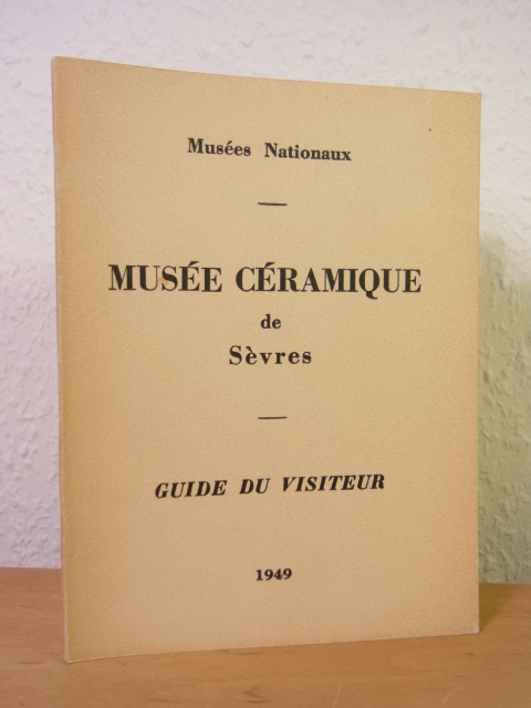 Fourest, Henry-Pierre:  Musée Céramiques de Sèvres. Guide sommaire 