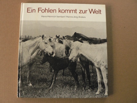 Hans.Heinrich Isenbart/Hanns-Jörg Anders (Fotos)  Ein Fohlen kommt zur Welt 