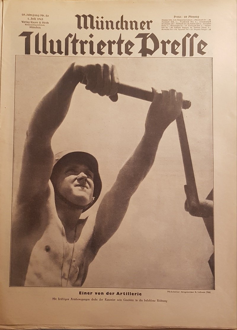 SEYBOTH, Hermann (Schriftleiter):  Münchner Illustrierte Presse. Nummer 26, 1. Juli 1943. Einer von der Artillerie. Mit kräftigen Armbewegungen dreht der Kanonier sein Geschütz in die befohlene Richtung. 