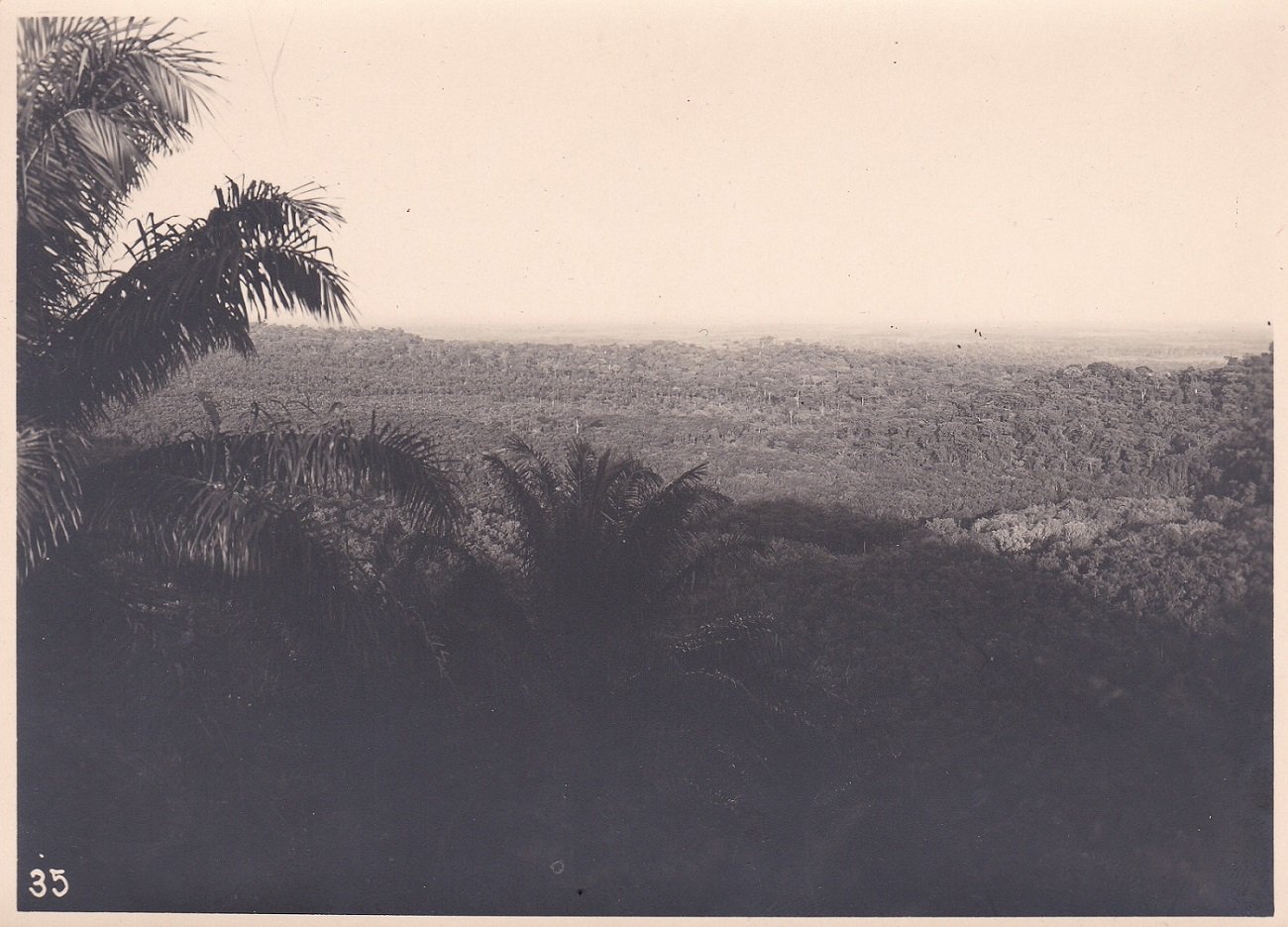   2 Original-Photographien mit Bezug zur deutschen Kolonialzeit in Kamerun. Historische Photographien des Flusses Sanaga und der Region um Moliwe. 