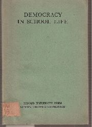 Oxford University Press (Hrsg.)  Democracy in School Life 