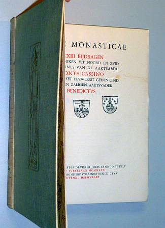 Lannoo, Joris (Uitg.):  Horae Monasticae. XXXIII Bijdragen von monniken uit Nord en Zuid gij de ruïnes van de Aartsabdij Monte Cassino, hoopvol het eeuwfeest herdenkend van den zaligen aartsvader Benedictus. 