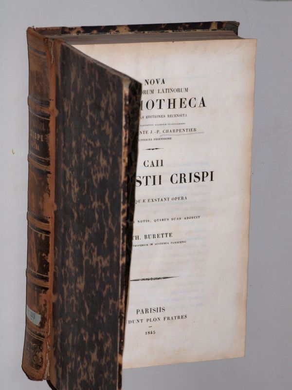 Sallustius Crispus, Gaius:  C. Sallustii Crispi Omnia quae exstant opera/ cum variorum notis, quibus suas adiect Th. Burette. 