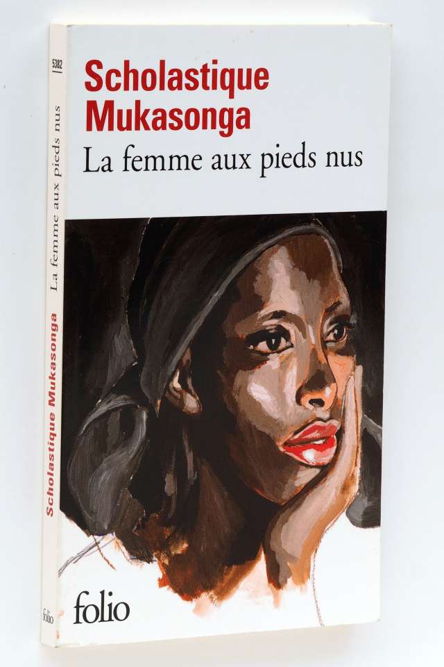 Mukasonga, Scholastique:  La femme aux pied nus. 