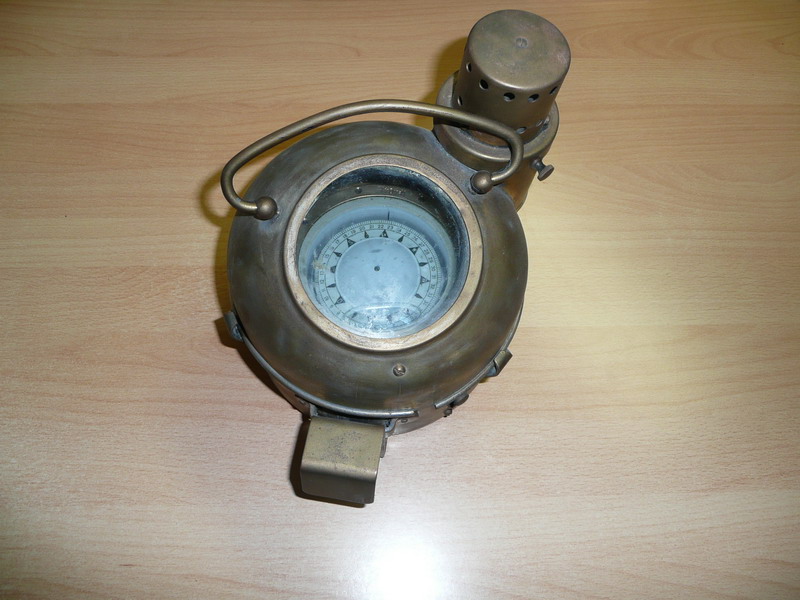 Nautische Instrumente  Russischer, kardanisch aufgehÃ¤ngter FlÃ¼ssigkeitskompass 16 cm Druchmesser und 20,5 cm HÃ¶he 