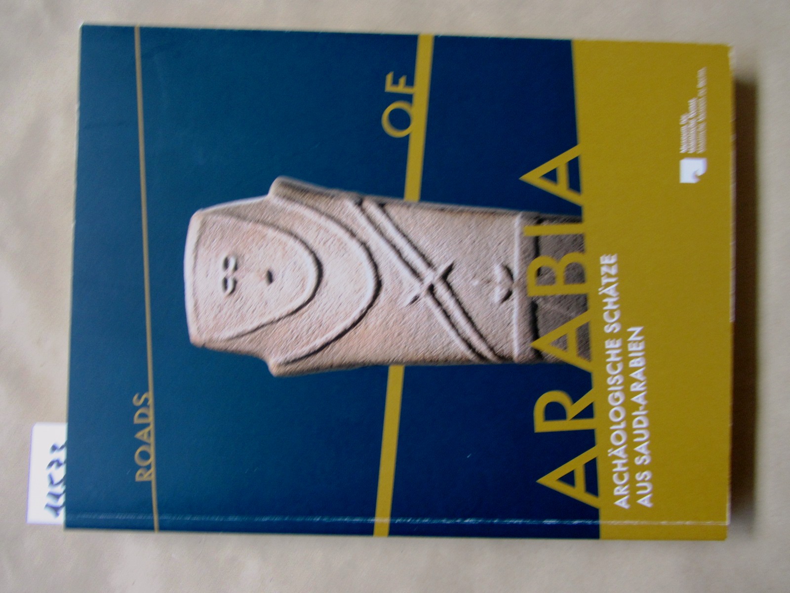 Museum für Islamische Kunst (Hrsg.):  Roads of Arabia. Archäologische Schätze aus Saudi-Arabien. Katalog zur Ausstellung. 