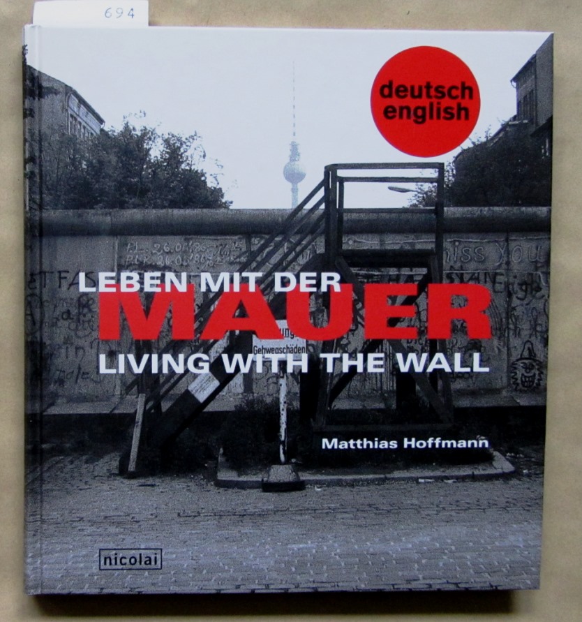 Hoffmann, Matthias:  Living With the Wall. Leben mit der Mauer. Text zweisprachig. 