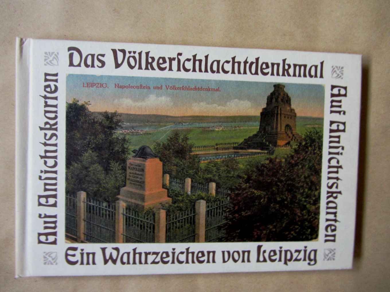 Valentin, Dieter:  Das Völkerschlachtdenkmal. Ein Wahrzeichen von Leipzig. Dargestellt auf 65 historischen Ansichtskarten. 