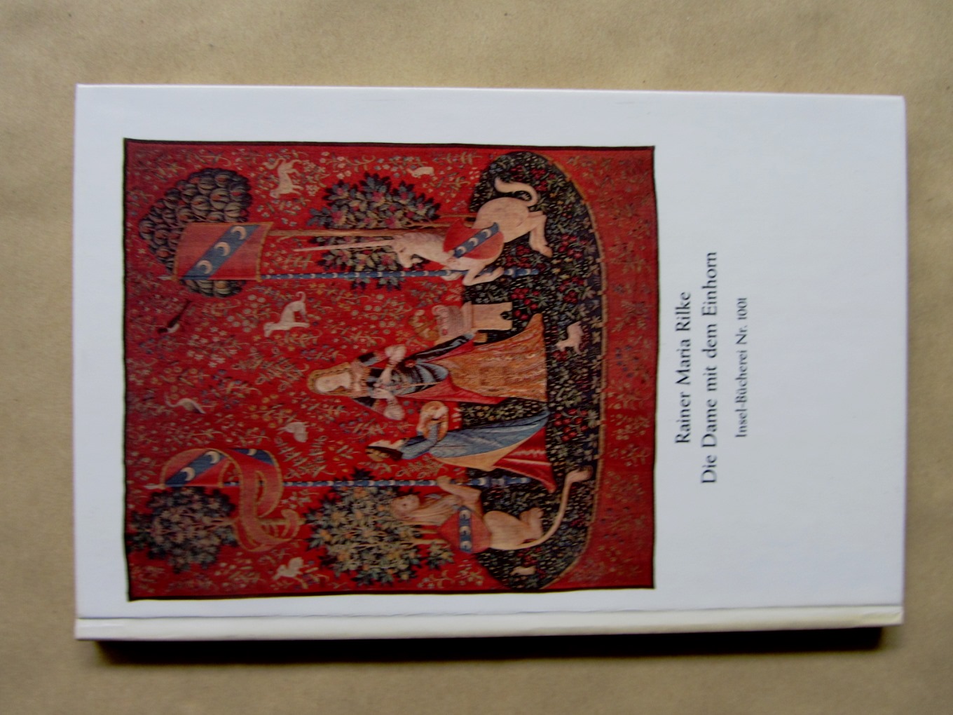 Rilke, Rainer Maria:  Die Dame mit dem Einhorn. Mit zwölf Abbildungen der Teppiche "La Dame à la Licorne" und Nachwort von Egon Olessak. ("Insel-Bücherei", 1001) 