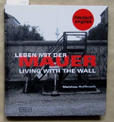 Hoffmann, Matthias:  Living With the Wall. Leben mit der Mauer. Text zweisprachig. 