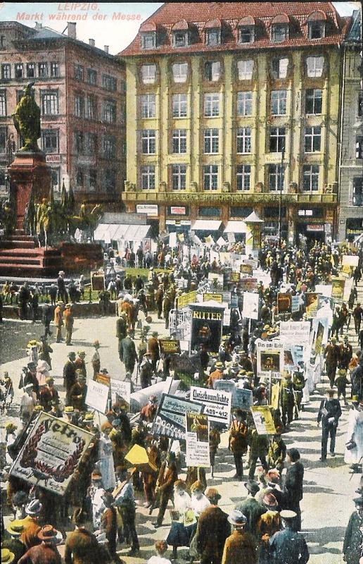 Kolorierte Postkarte Leipziger Messe -  Markt während der Messe. 