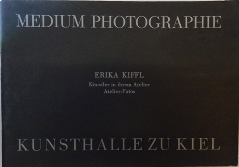 Kiffl, Erika - Kunsthalle zu Kiel  Erika Kiffl. Künstler in Ihrem Atelier (Atelier-Fotos). 