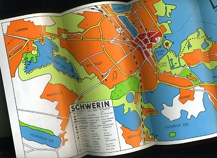   Schwerin. Faltkarte mit kulturhistorischen Erläuterungen. 