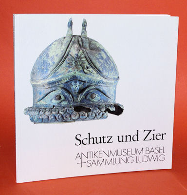 Pflug, Hermann:  Schutz und Zier. Helme aus dem Antikenmuseum Berlin und Waffen anderer Sammlungen. 