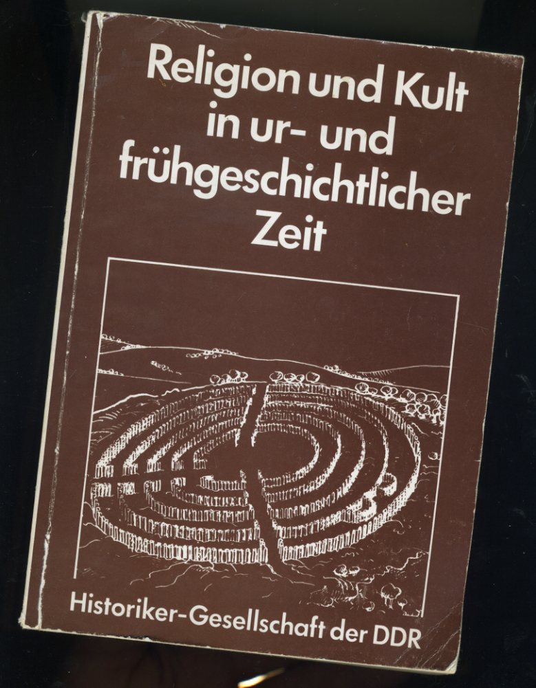 Schlette, Friedrich  (Hrsg.) und Dieter (Hrsg.) Kaufmann:  Religion und Kult in ur- und frühgeschichtlicher Zeit. Historiker-Gesellschaft der DDR. 13. Tagung der Fachgruppe Ur- und Frühgeschichte 1985. 