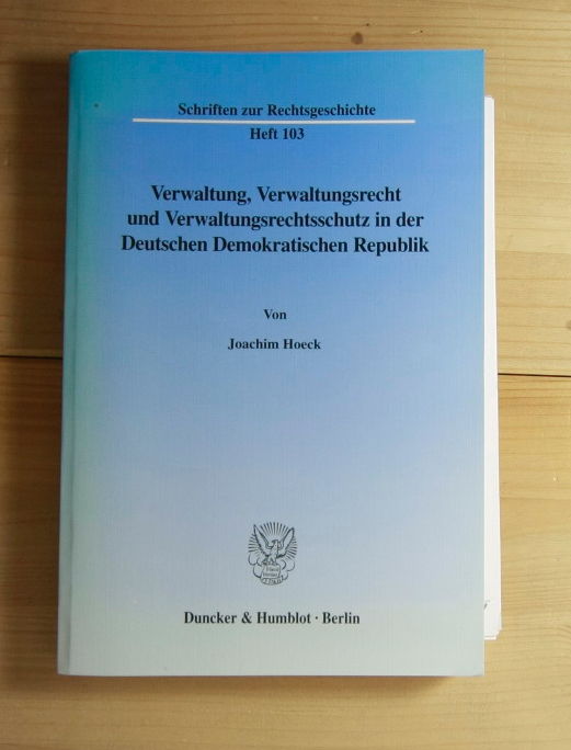 Hoeck, Joachim  Verwaltung, Verwaltungsrecht und Verwaltungsrechtsschutz in der Deutschen Demokratischen Republik.: Dissertationsschrift. 