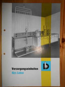 VEB Laborbau Dresden:  Versorgungseinheiten fürs Labor. Versorgungseinheiten freistehend -  Wasser, Gas und Strom sind die gebräuchlichsten Medien für einen Laborarbeitstisch. 