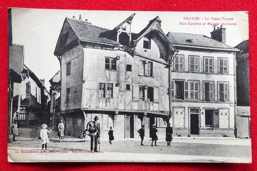   Ansichtskarte AK Troyes. Le Vieux Troyes. Rue Gambey et Maison ancienne 