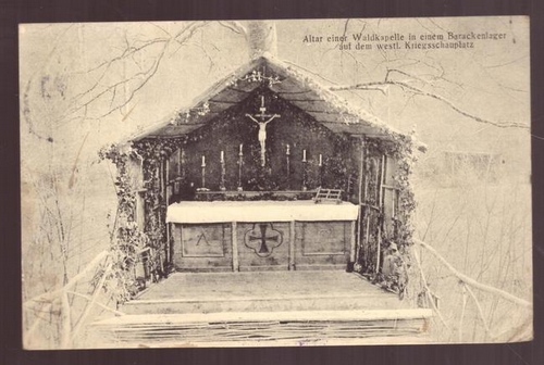   Ansichtskarte AK Altar einer Waldkapelle in einem Barackenlager auf dem westlichen Kriegsschauplatz (Stempel III. Bayerische Ersatz-Division Abt. 8. Batterie) 