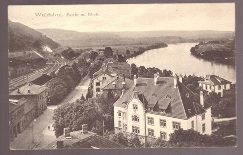   2 Ansichtskarten / 1.  AK Waldshut. Partie m. Rhein (und Bahnhof) 