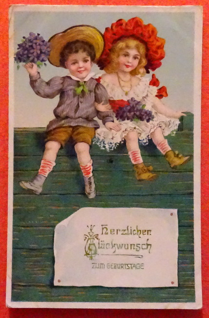   Ansichtskarte AK Herzlichen Glückwunsch zum Geburtstage (2 Kinder mit Blumensträußen auf Mauer) 