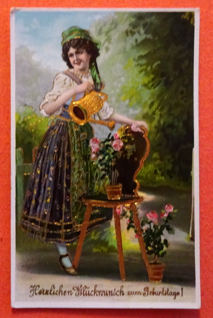   Ansichtskarte AK Herzlichen Glückwunsch zum Geburtstage (Junge Frau beim Blumengießen. Goldprägung) 