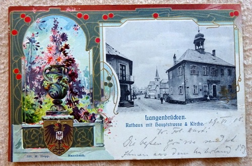   Ansichtskarte AK Langenbrücken. Rathaus mit Hauptstrasse und Kirche (Farblitho mit geprägtem Blumenstrauß) 